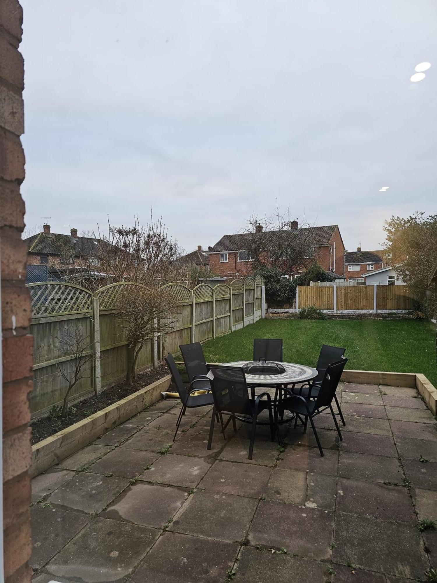 Modern 3 Bedroom Property With Free Driveway Parking By Shire Stays Shrewsbury Esterno foto